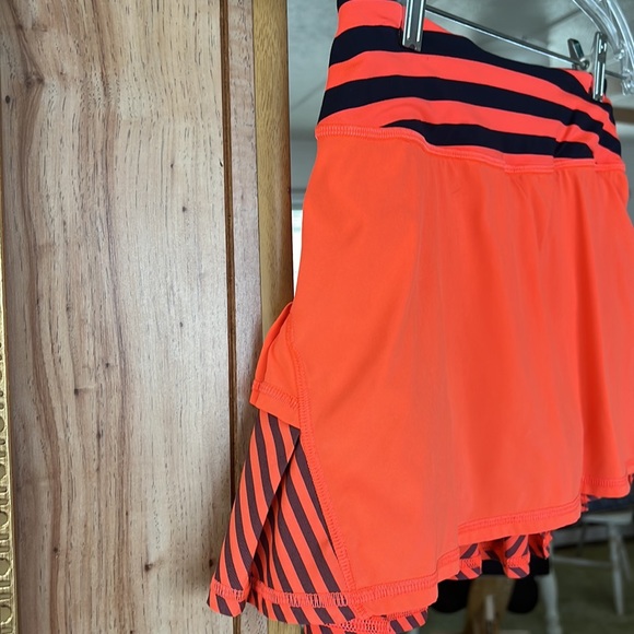 Lululemon Pace Setter Skirt. Bright orange and inkwell sea stripe. Size 2 - Picture 3 of 10